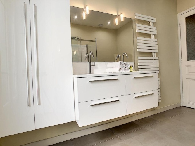3 Bedrooms Apartment