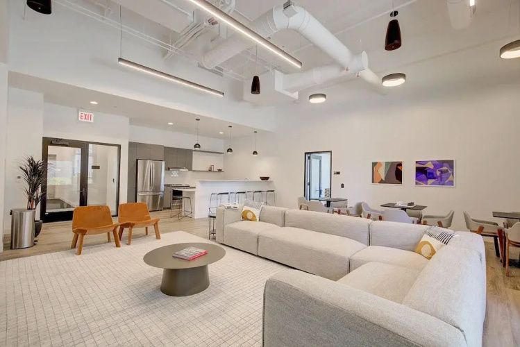 Lincoln Park 8BR Prime Spot Easy City Access
