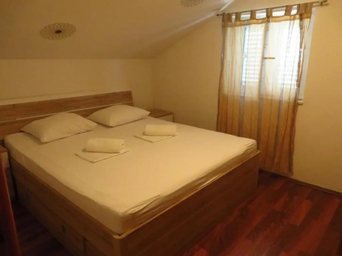 2 Bedrooms Economy Attic Apartment