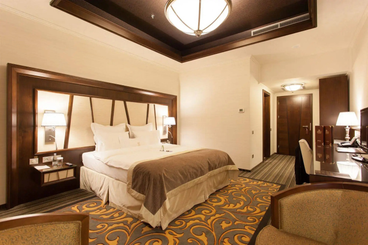 Metropolis Hotel