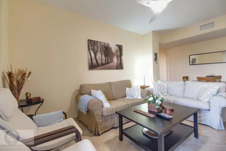 Charming 2-bedroom Apartment in Costa Esuri Golf