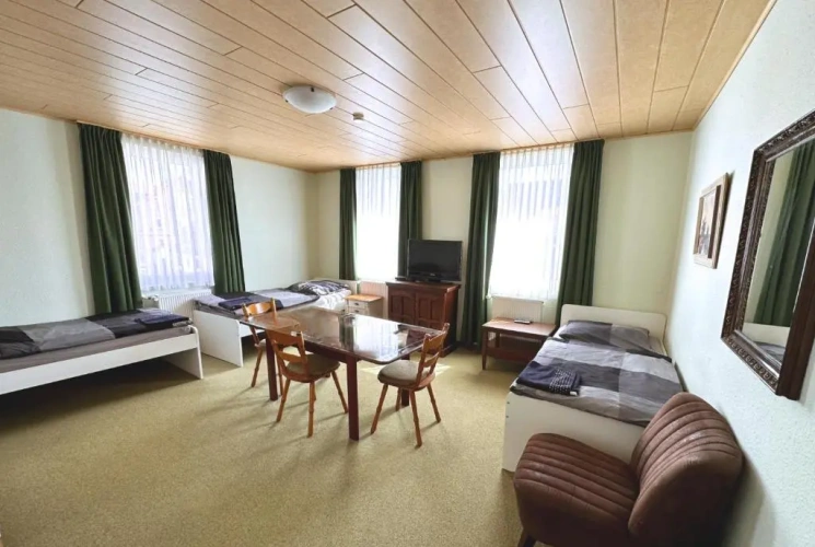 Standard Triple room