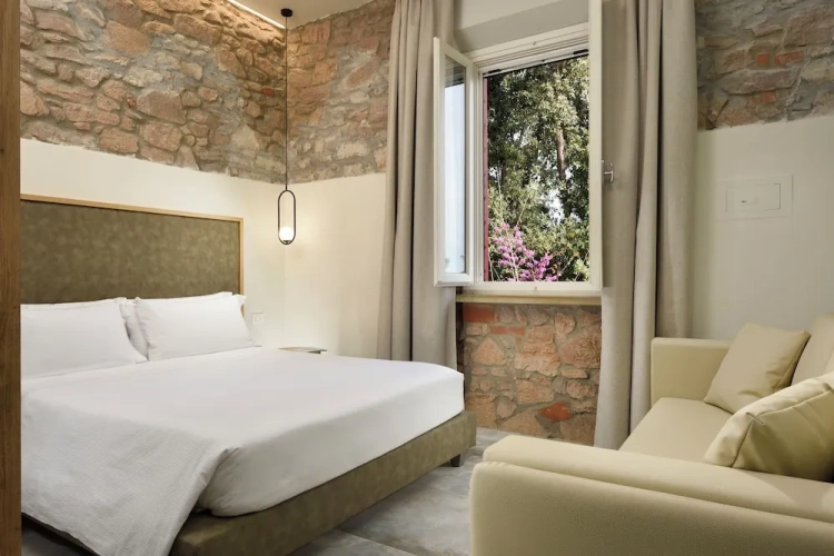 1 Bedroom Apartment with garden view