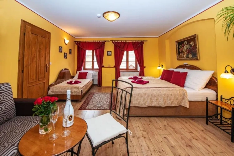 Standard Triple room