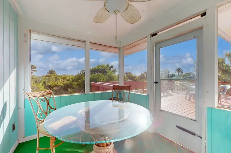 Ocean Paradise Bright Home With Spacious Deck, Beach Access, Central AC & Wifi