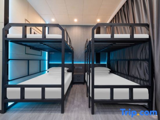 Grand Quintuple room