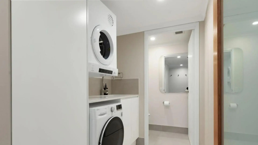 Unit 3 21 Park Generous and Comfortable Beachside Abode