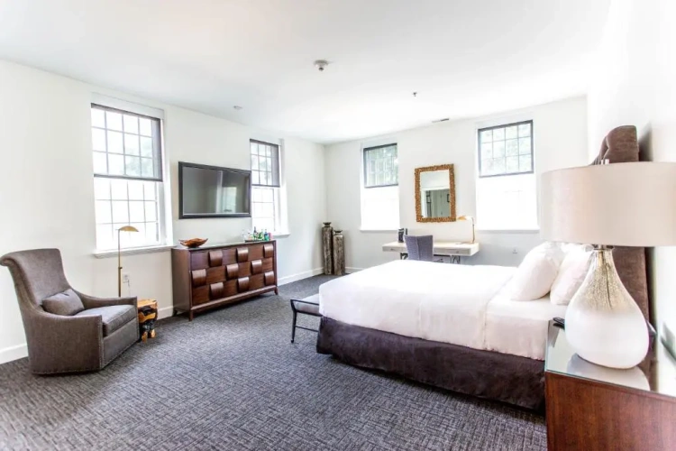 Deluxe Suite