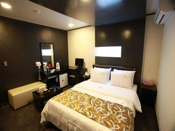 Goodstay Lanuit Hotel