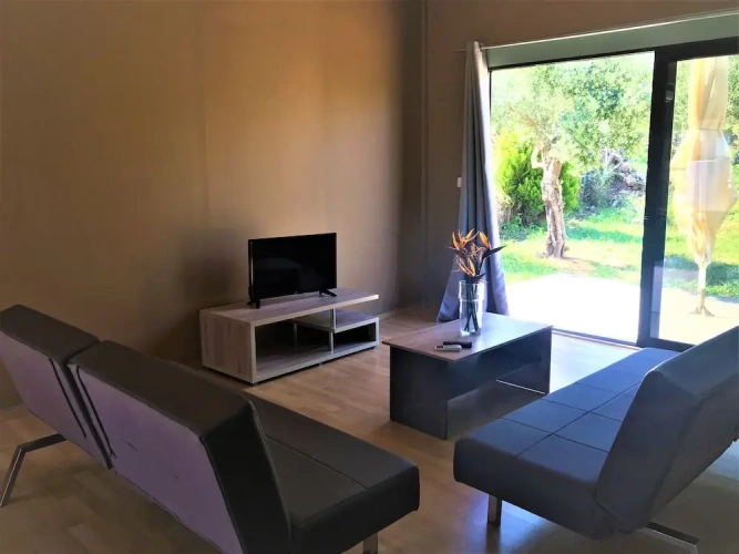2 Bedrooms Basement Bungalow