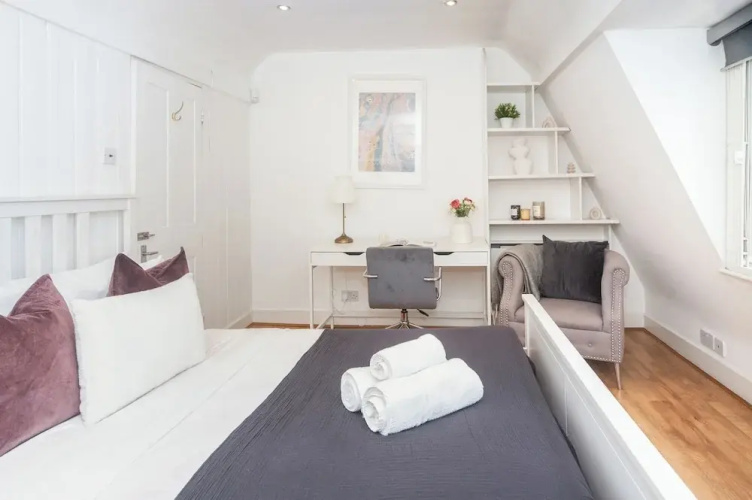 Spacious 3BR 2BA Flat in Central Soho