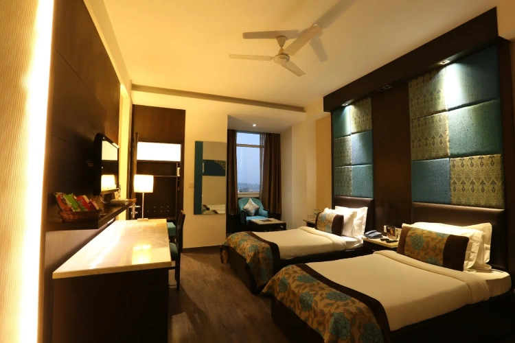 Royal Double Club room with city view