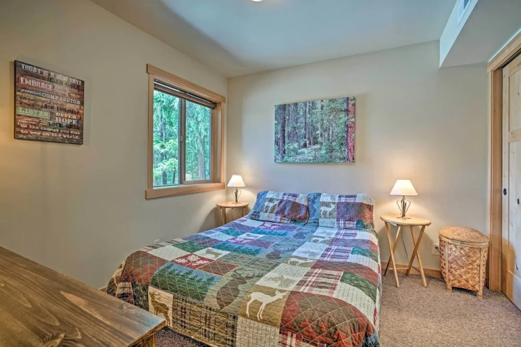 Private Leavenworth Cabin w/ Mtn Views & Fire Pit