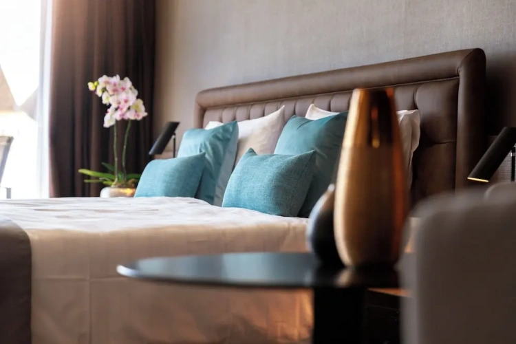 Suite with balcony and with lake view
