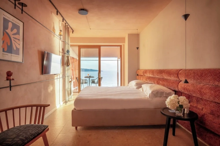 Deluxe room with sea view