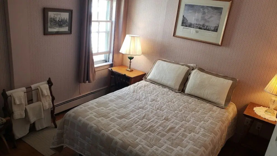Hawks House Inn