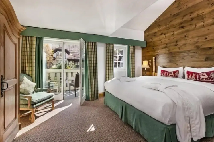 Guest Room, One King