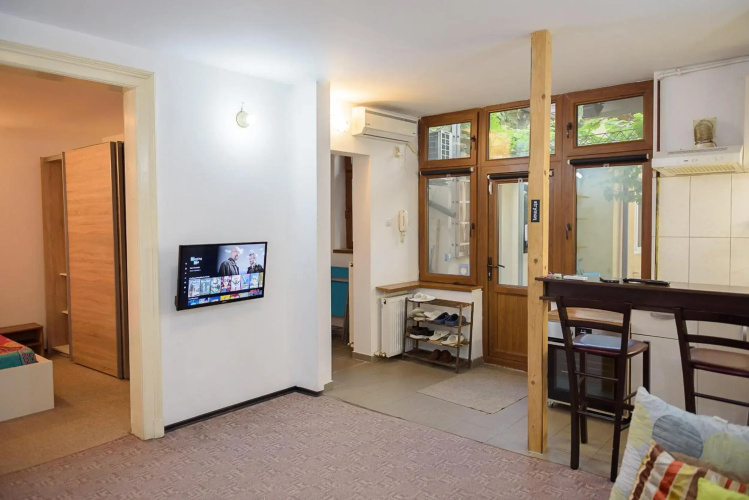 Center Walking Apartment and Room