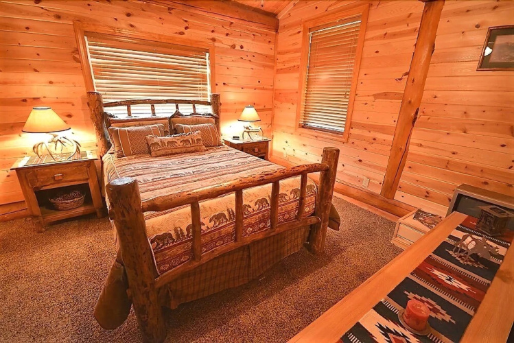 High Lonesome - Three Bedroom Cabin