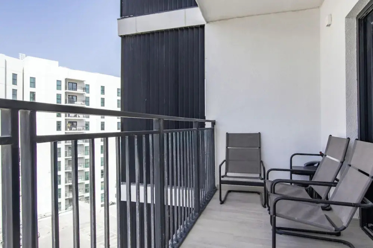 Bloomfields Luxurious 2Br Water Edge