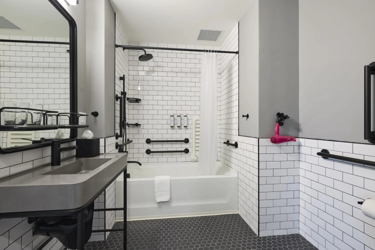 Moxy Charleston Downtown photo 9