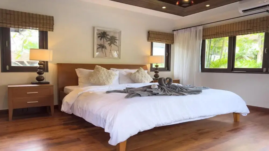 Tropical Poolside Villa SGB4