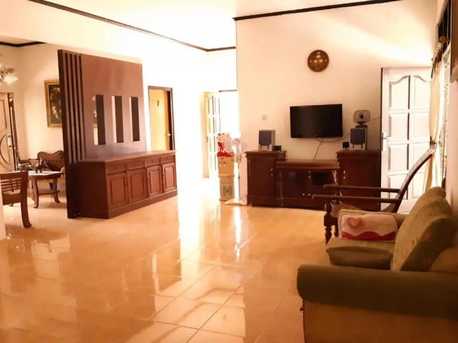 4 Bedrooms Cottage
