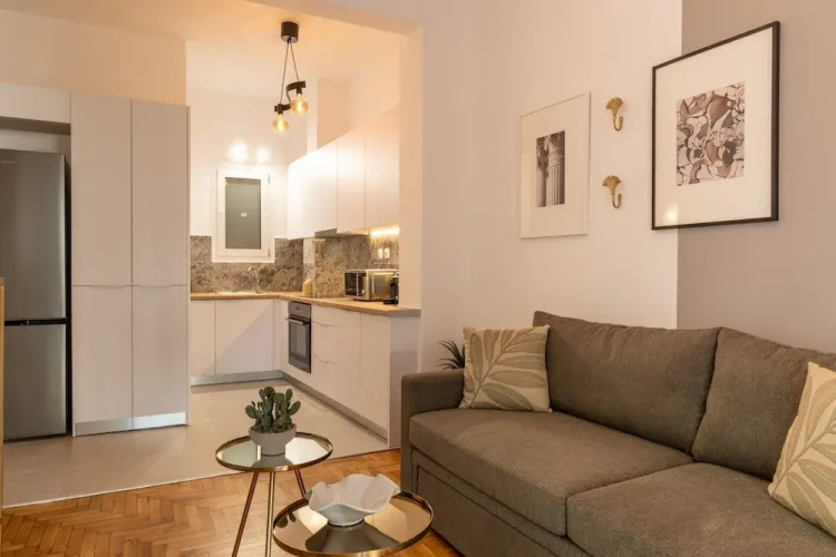 Fresh 2 Bdrm Apt in Koukaki