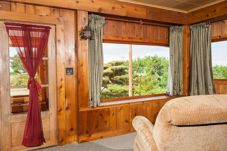 The Tides 4 Br home by RedAwning