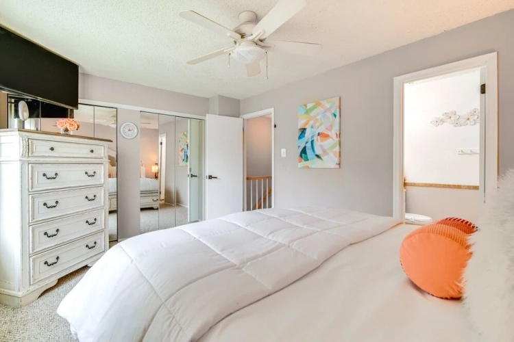 2 Bedrooms Apartment