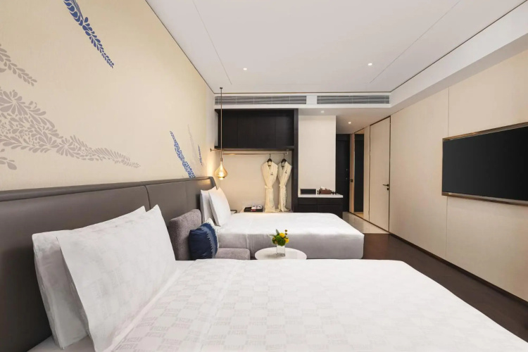 HUALUXE Shanghai Changfeng Park by IHG