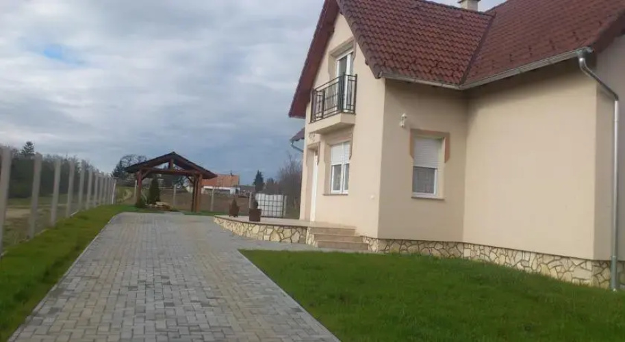 B.É.ZS. Apartman