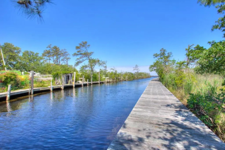 5504 Turtle Cove Community Pool