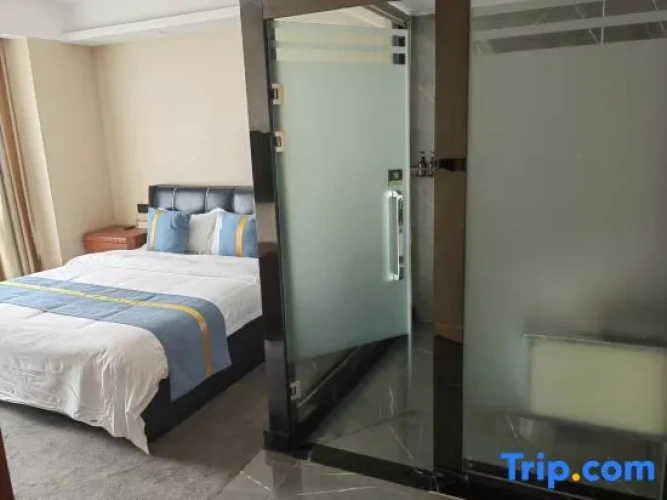 Deluxe Triple Suite