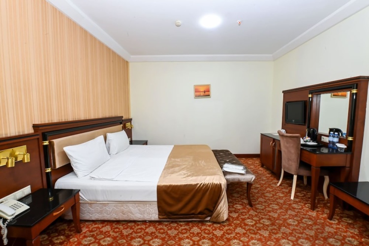 Deluxe Suite