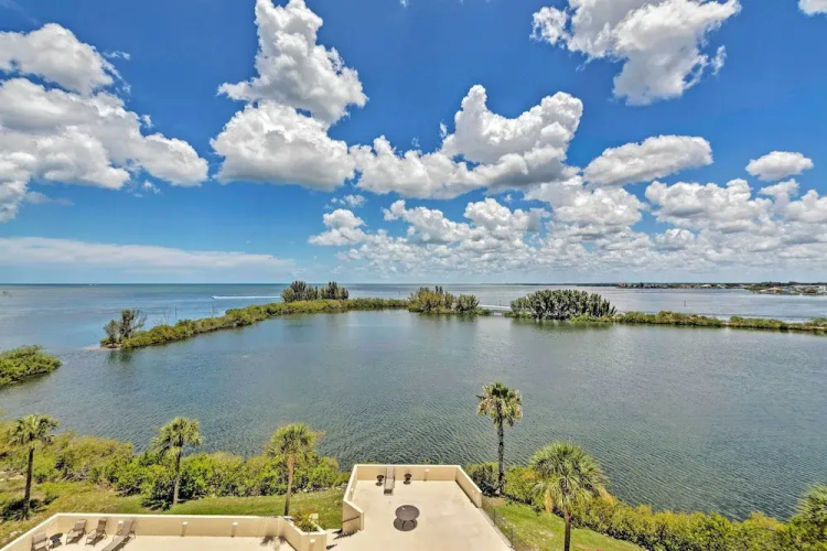 Modern Waterfront Hudson Condo w/ Resort Pool!