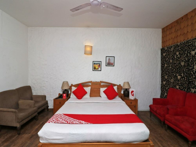 FabHotel Pearl Villas Sector 31