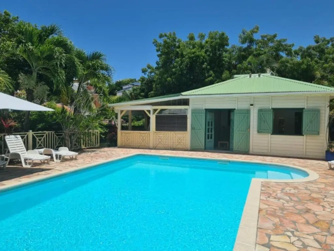 2 Bedrooms Cottage