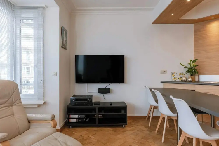 Light-filled Apartment With Lateral sea View