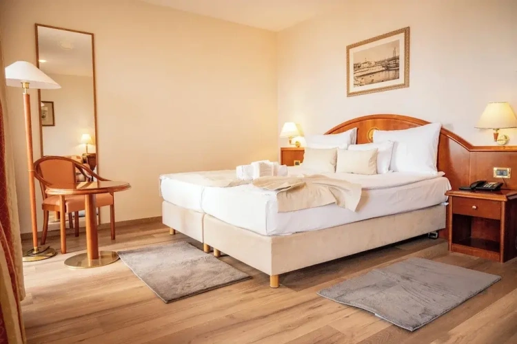 Superior Double room with balcony and with sea view