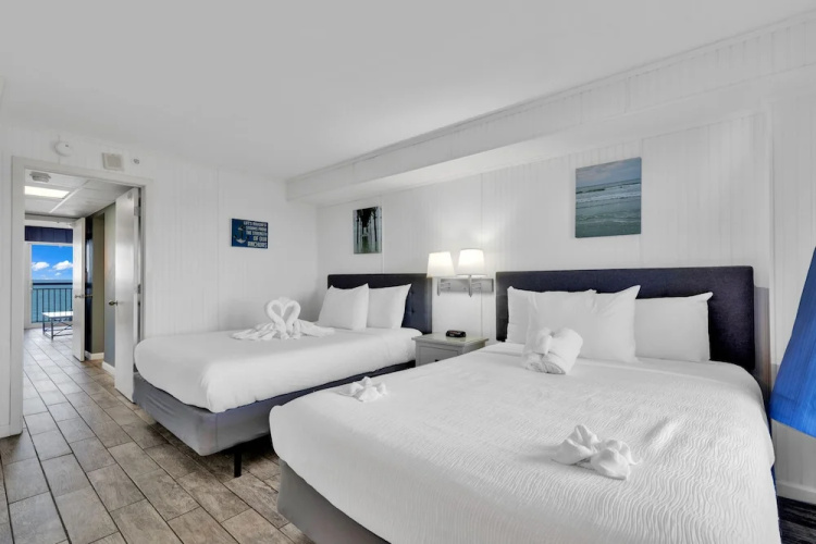 Boardwalk Resort by Hosteeva
