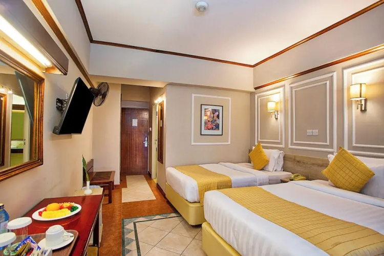 Maanzoni 680 hotel