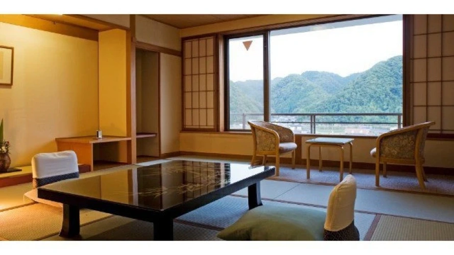Standard room with mountain view