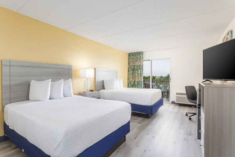 Hutchinson Island Plaza Hotel & Suites photo 7