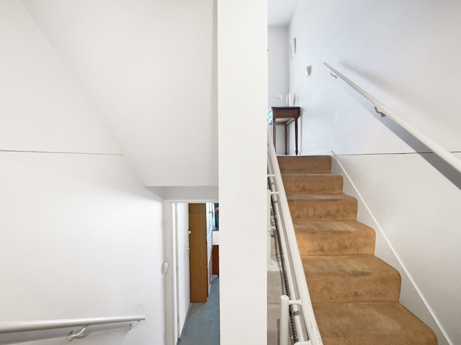 Beachside 3-bed Apartment With Garage Parking