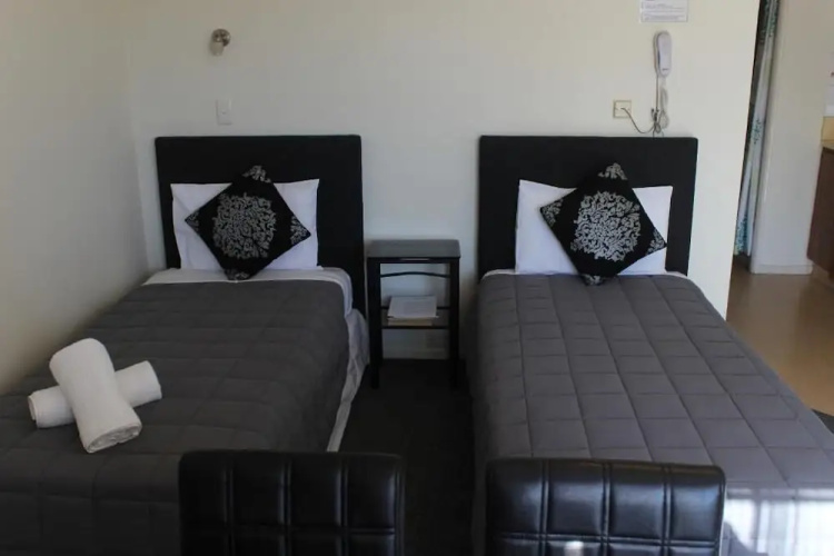 Malones Motel
