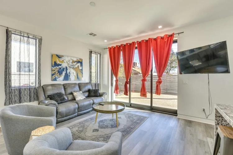 2 Bedrooms Apartment