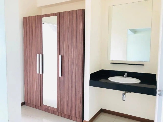 Suite with city view