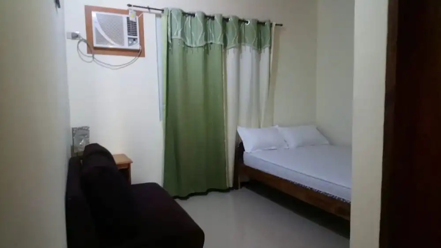 Queen Elena Hotel - Hostel