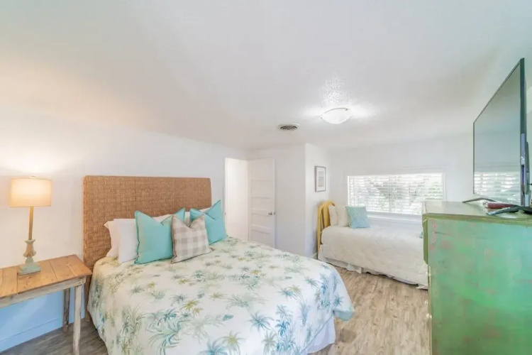 Cole Bin 3 Bedroom Home by RedAwning